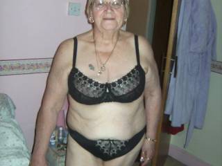 Just a lovely natural mature well age women.  Hope Santa can come earlier this year .