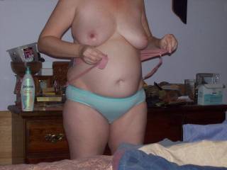 hot sexy natural body love your womanly curves
great tits sexy hips and thighs and a cute sexy little tummy that makes my cock throb
