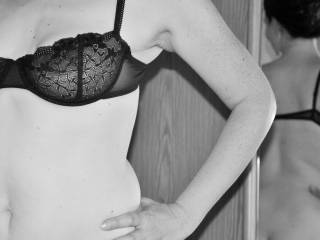 After fucking my man would take some photos for zoig - here we go ;-) What do you think about my new bra ?