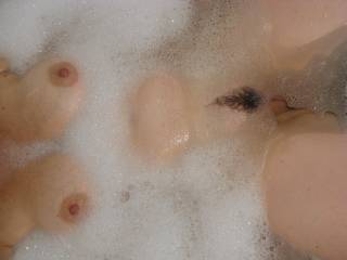 Pussy and Titties in the bath!
